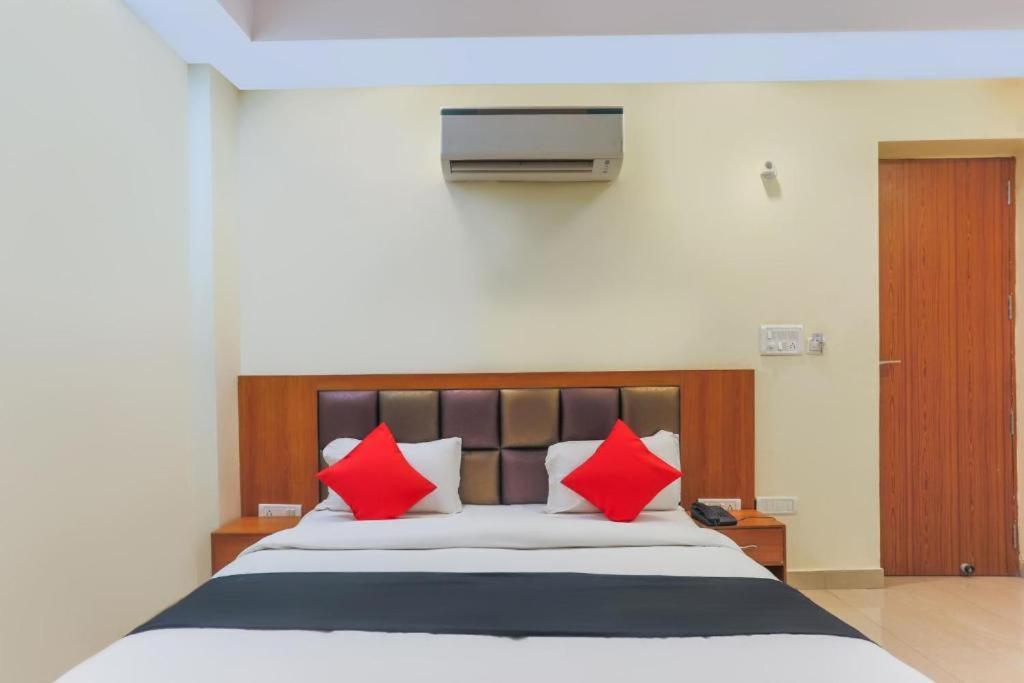 Capital O Bvh Hospitality Near Pvr Ansal Plaza Greater Noida Hotel Exterior photo